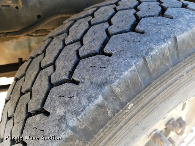 image for item JE9238 1998 Freightliner  roll-off container truck