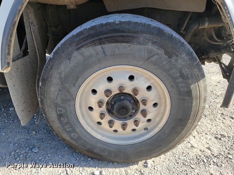 image for item JE9238 1998 Freightliner  roll-off container truck