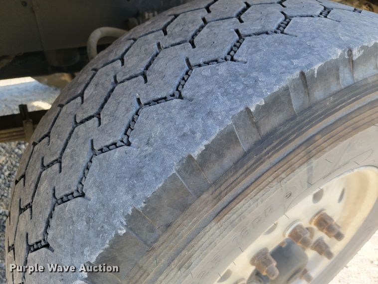 image for item JE9238 1998 Freightliner  roll-off container truck