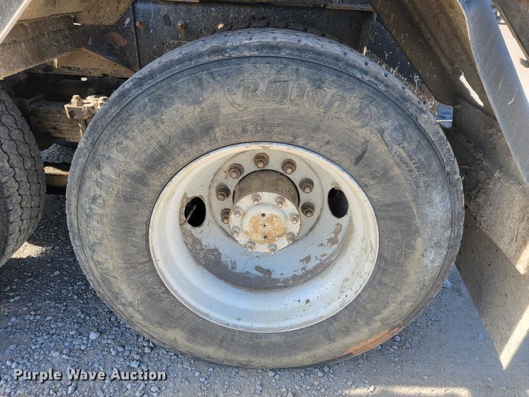 image for item JE9238 1998 Freightliner  roll-off container truck