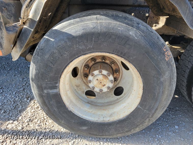 image for item JE9238 1998 Freightliner  roll-off container truck