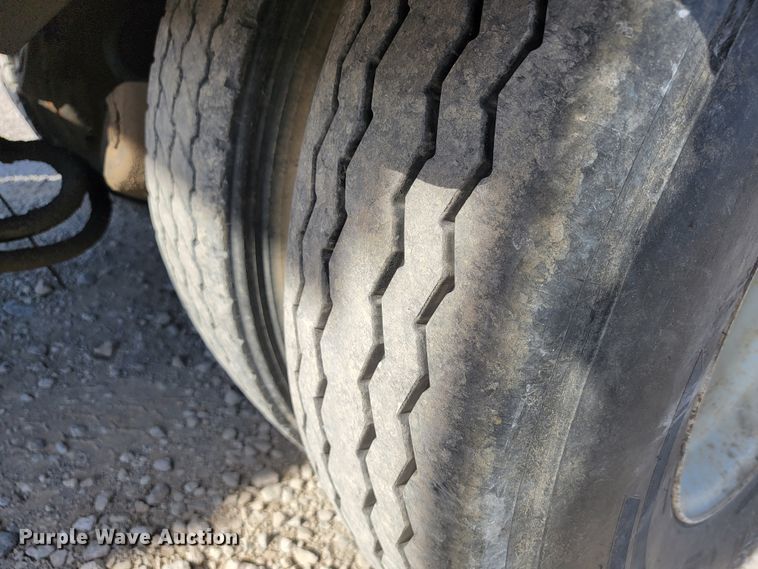 image for item JE9238 1998 Freightliner  roll-off container truck