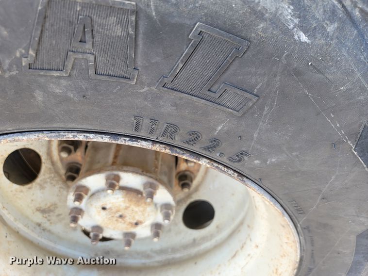 image for item JE9238 1998 Freightliner  roll-off container truck