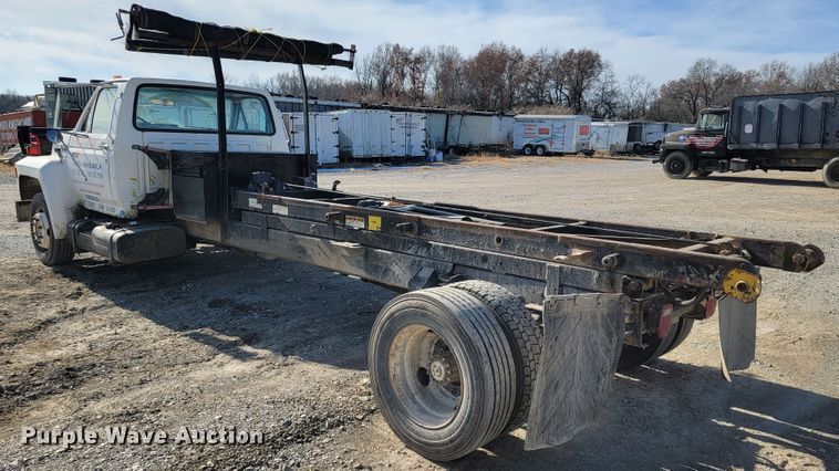 image for item JE9239 1993 Ford F700  truck chassis