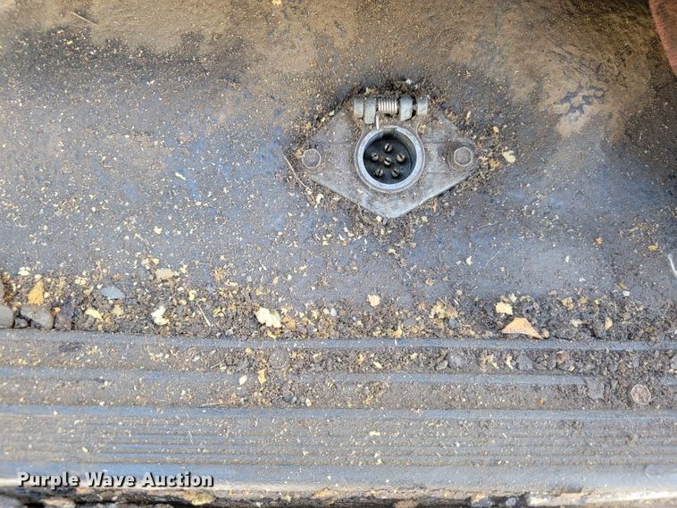 image for item JE9239 1993 Ford F700  truck chassis