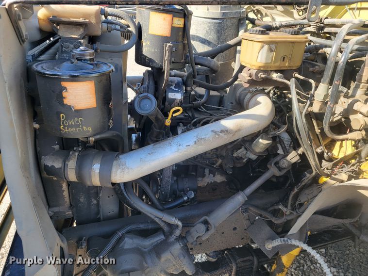 image for item JE9239 1993 Ford F700  truck chassis