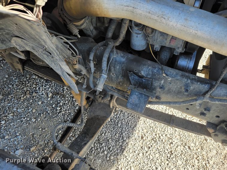 image for item JE9239 1993 Ford F700  truck chassis