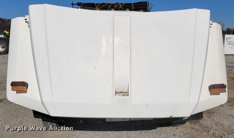 image for item JE9239 1993 Ford F700  truck chassis