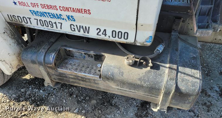 image for item JE9239 1993 Ford F700  truck chassis