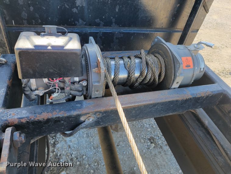 image for item JE9239 1993 Ford F700  truck chassis