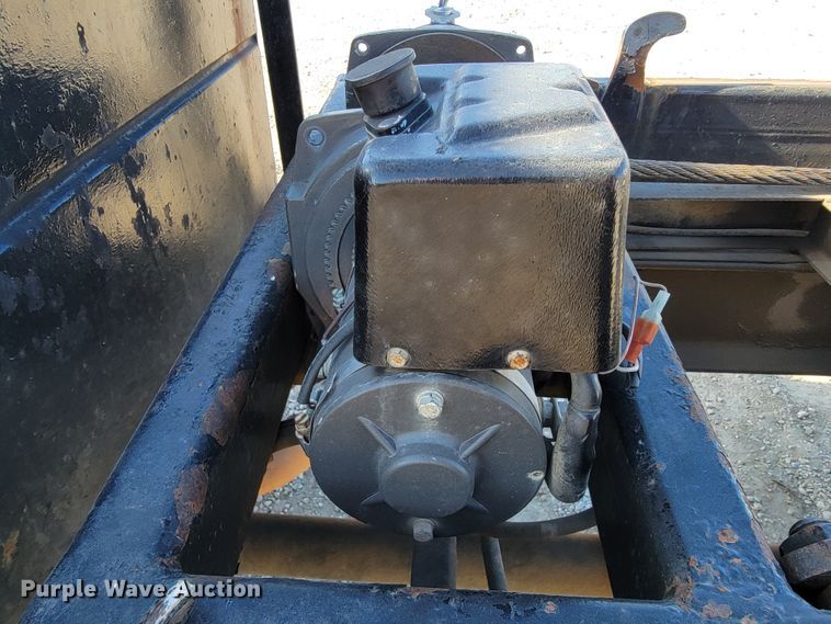 image for item JE9239 1993 Ford F700  truck chassis