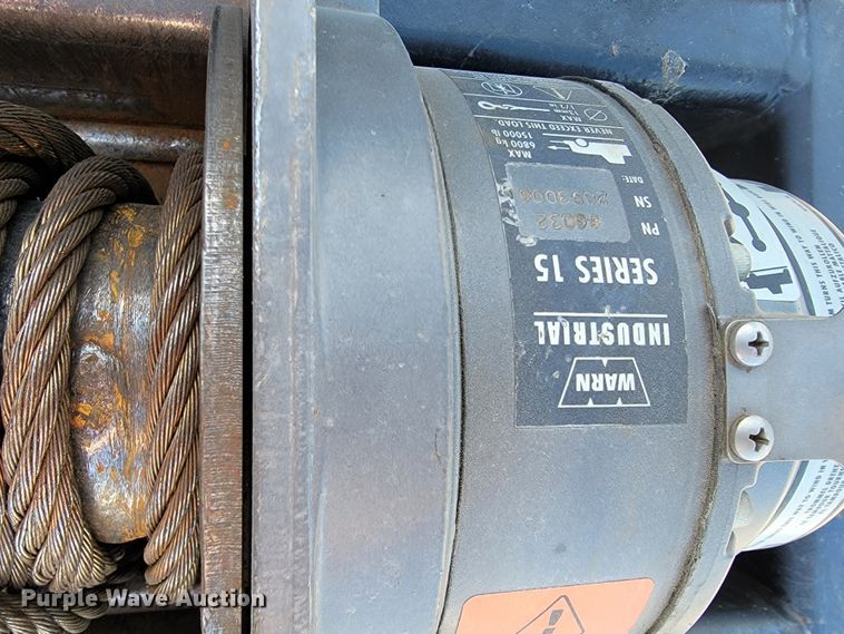 image for item JE9239 1993 Ford F700  truck chassis