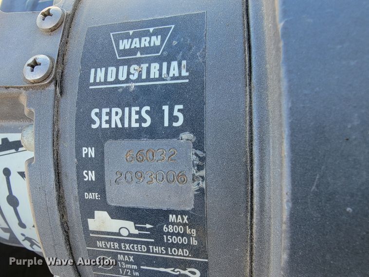 image for item JE9239 1993 Ford F700  truck chassis