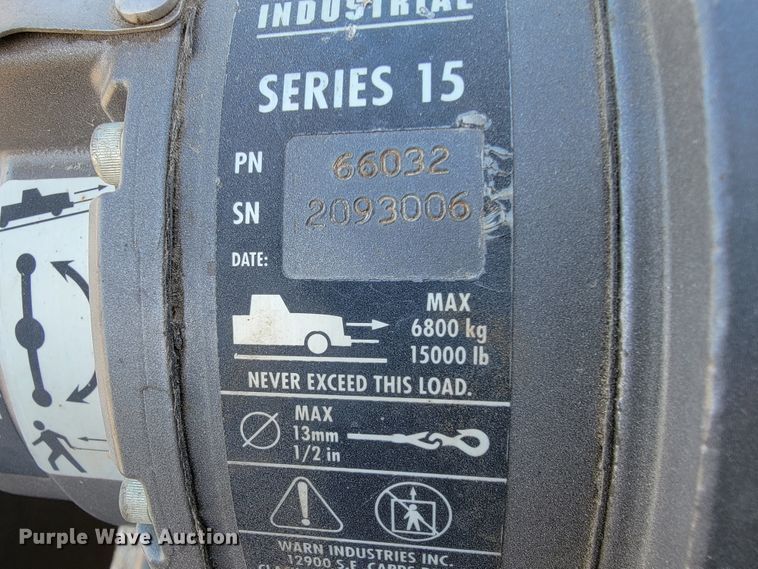 image for item JE9239 1993 Ford F700  truck chassis