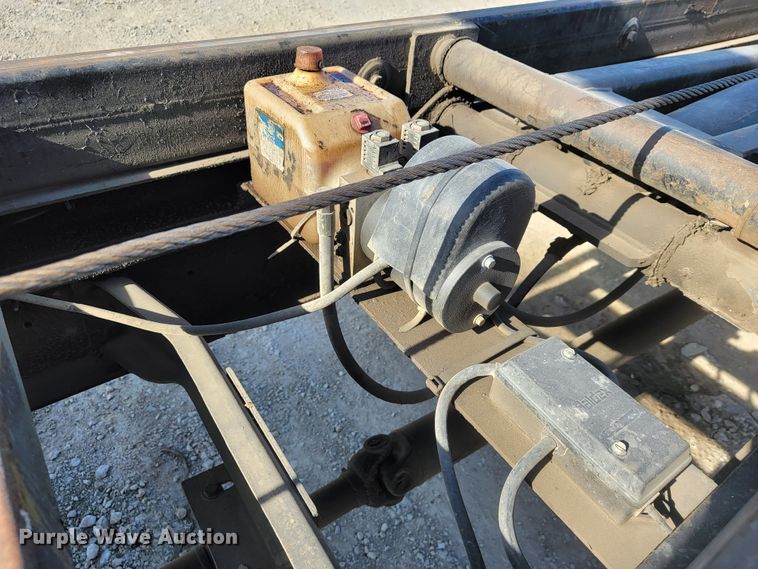 image for item JE9239 1993 Ford F700  truck chassis