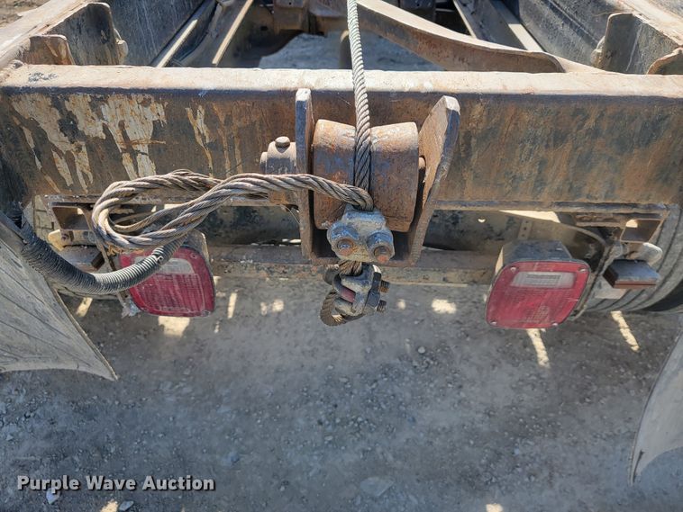 image for item JE9239 1993 Ford F700  truck chassis