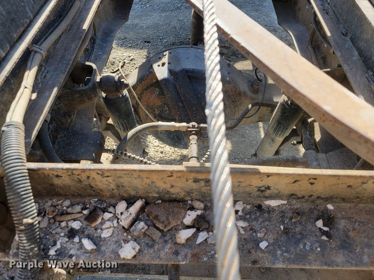 image for item JE9239 1993 Ford F700  truck chassis