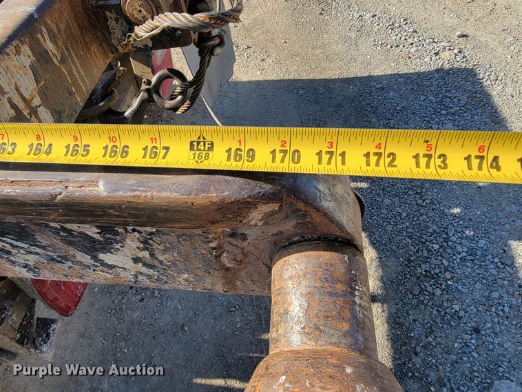 image for item JE9239 1993 Ford F700  truck chassis