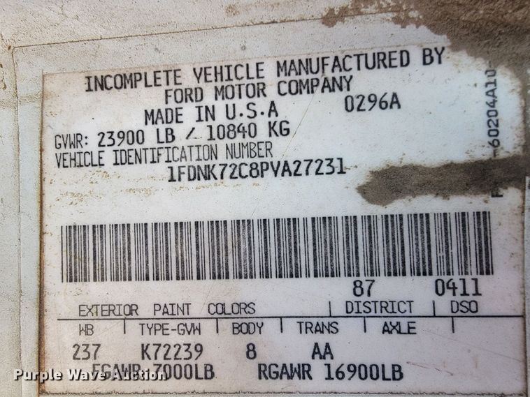 image for item JE9239 1993 Ford F700  truck chassis