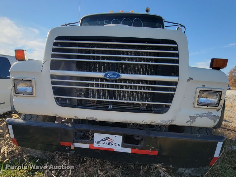 image for item JE9256 1997 Ford LT8000  roll-off container truck
