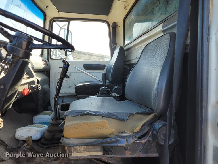 image for item JE9256 1997 Ford LT8000  roll-off container truck