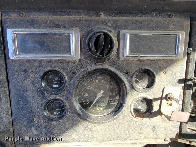 image for item JE9256 1997 Ford LT8000  roll-off container truck