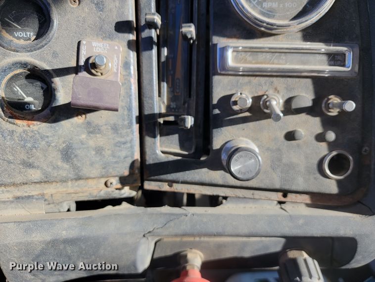 image for item JE9256 1997 Ford LT8000  roll-off container truck