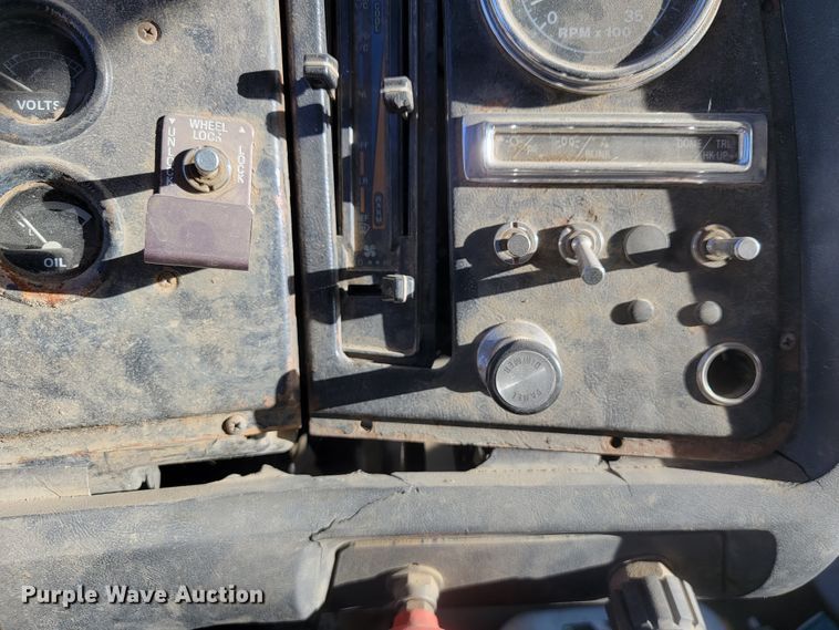 image for item JE9256 1997 Ford LT8000  roll-off container truck