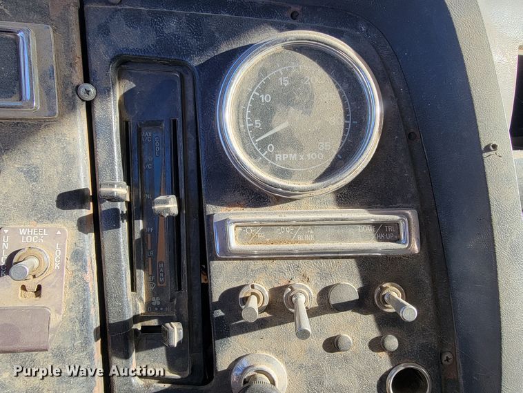 image for item JE9256 1997 Ford LT8000  roll-off container truck