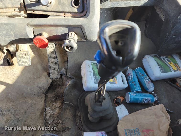 image for item JE9256 1997 Ford LT8000  roll-off container truck