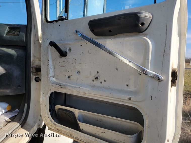 image for item JE9256 1997 Ford LT8000  roll-off container truck