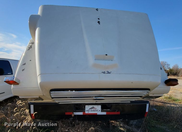 image for item JE9256 1997 Ford LT8000  roll-off container truck