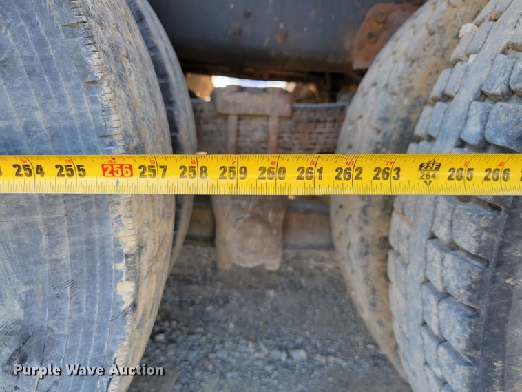 image for item JE9256 1997 Ford LT8000  roll-off container truck