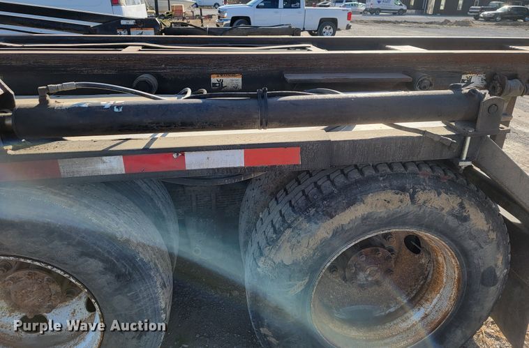 image for item JE9256 1997 Ford LT8000  roll-off container truck