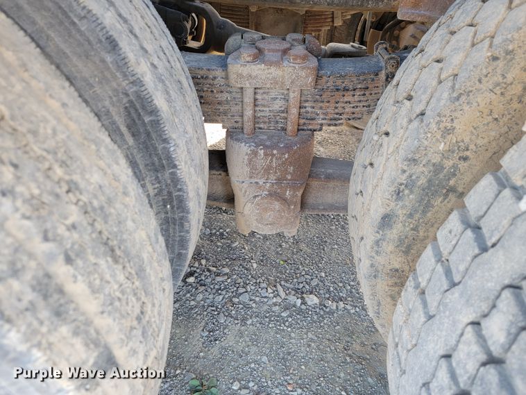 image for item JE9256 1997 Ford LT8000  roll-off container truck