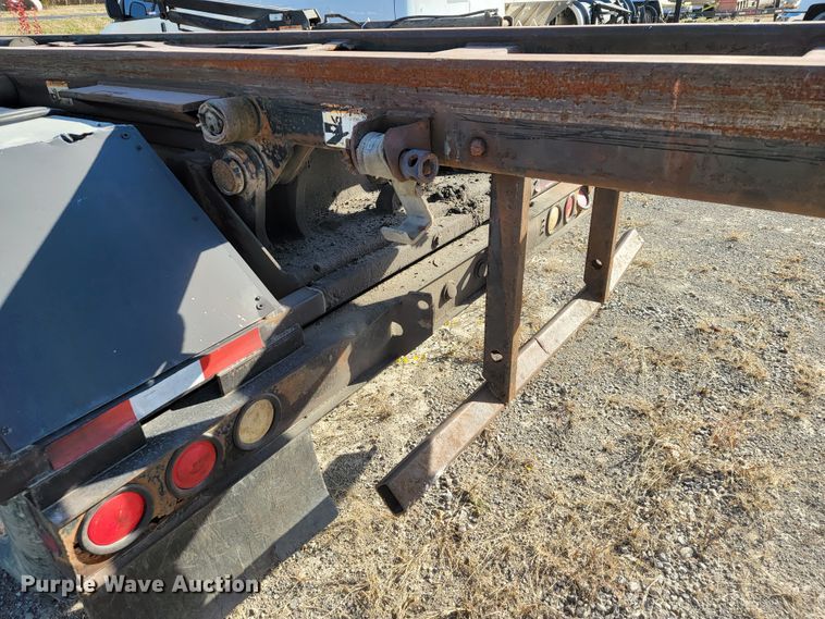 image for item JE9256 1997 Ford LT8000  roll-off container truck