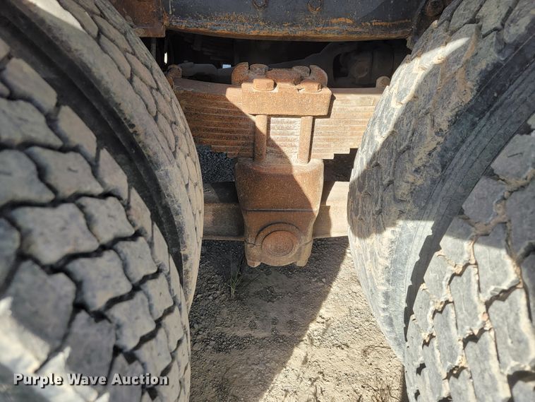 image for item JE9256 1997 Ford LT8000  roll-off container truck