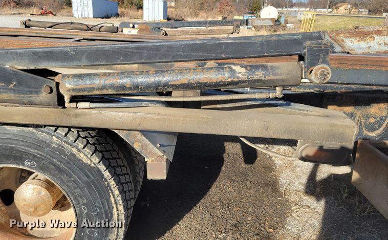 image for item JE9256 1997 Ford LT8000  roll-off container truck
