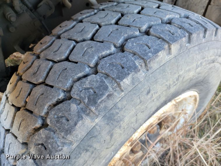 image for item JE9256 1997 Ford LT8000  roll-off container truck