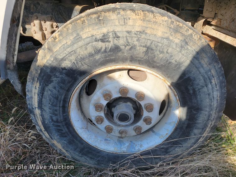 image for item JE9256 1997 Ford LT8000  roll-off container truck