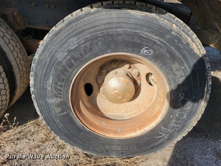 image for item JE9256 1997 Ford LT8000  roll-off container truck