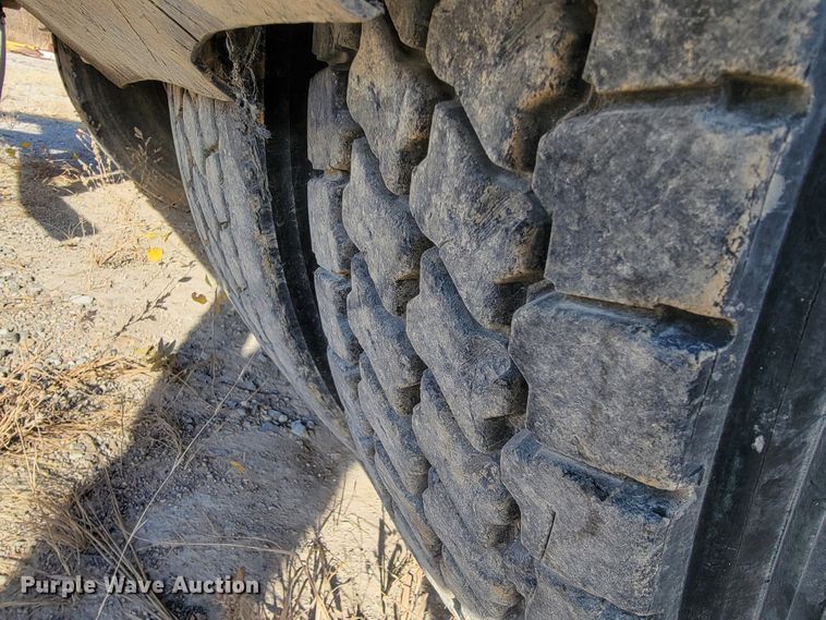 image for item JE9256 1997 Ford LT8000  roll-off container truck