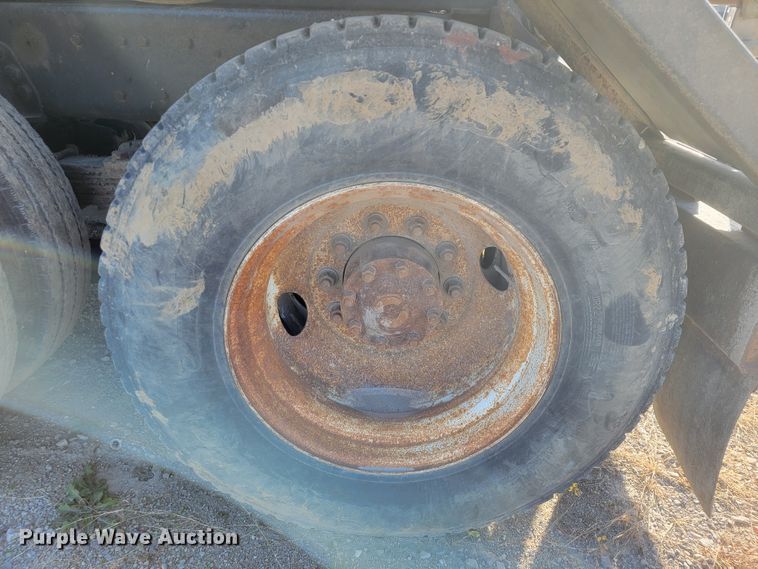 image for item JE9256 1997 Ford LT8000  roll-off container truck