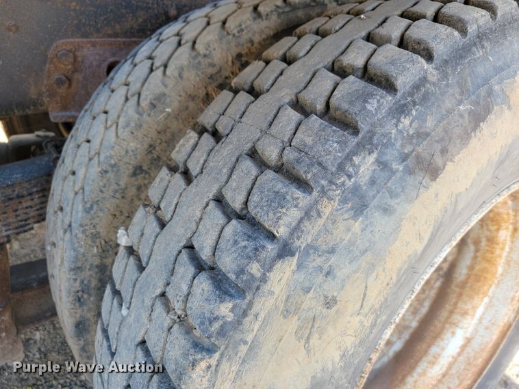 image for item JE9256 1997 Ford LT8000  roll-off container truck