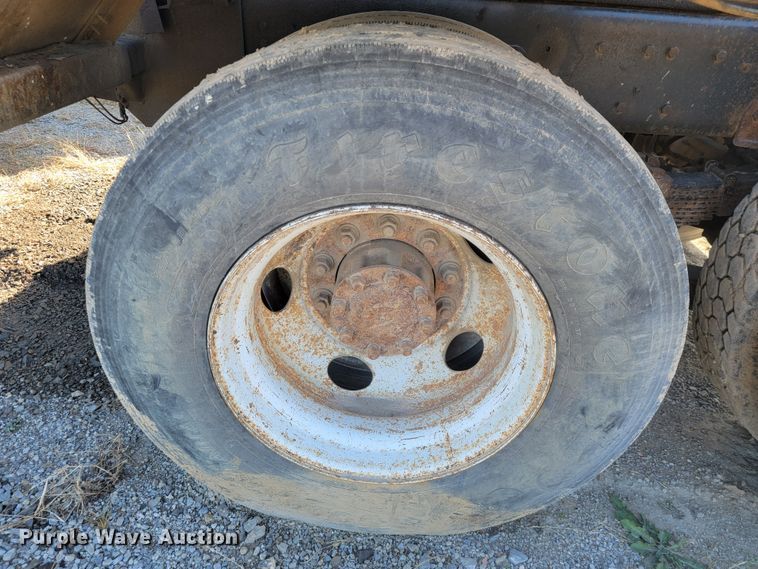 image for item JE9256 1997 Ford LT8000  roll-off container truck