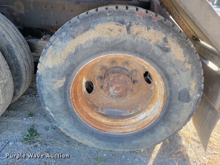 image for item JE9256 1997 Ford LT8000  roll-off container truck