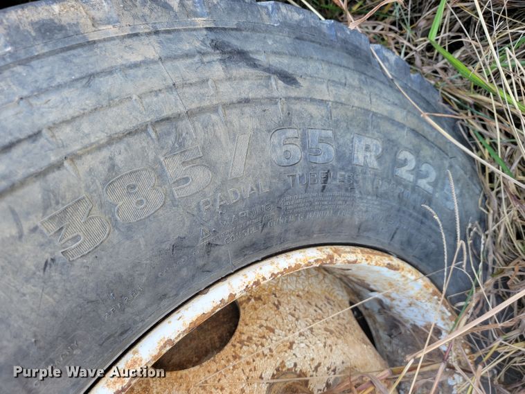 image for item JE9256 1997 Ford LT8000  roll-off container truck