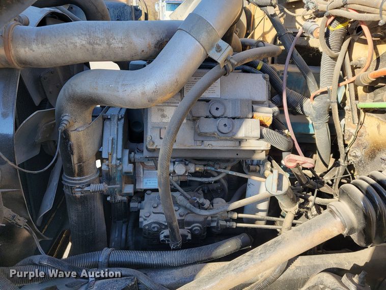 image for item JE9275 2000 International 4900  refuse truck