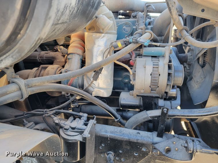 image for item JE9275 2000 International 4900  refuse truck