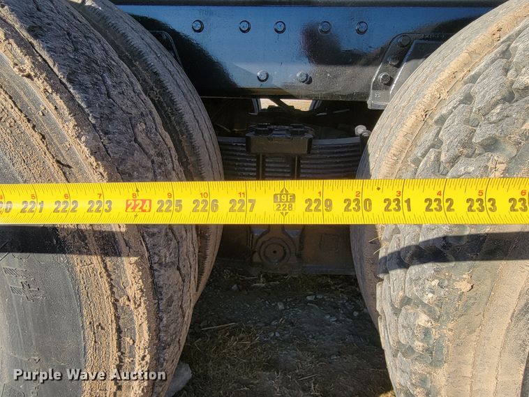 image for item JE9275 2000 International 4900  refuse truck